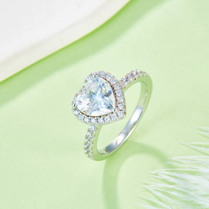Affordable Luxury心形S925银镀白金MoissaniteWomen's Ring2.0ctD级